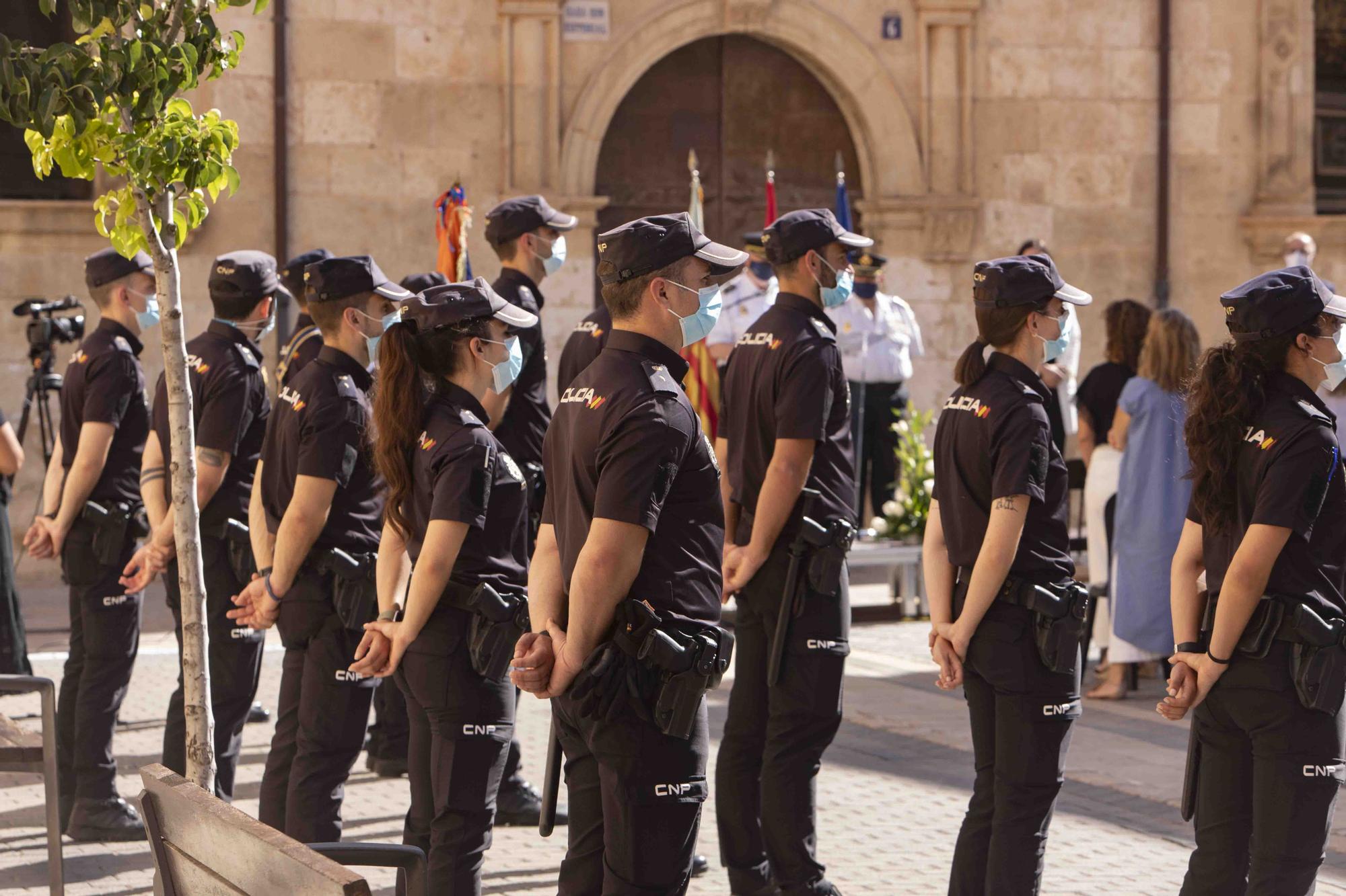 Entrega del bastón de mando al inspector jefe de la Comisaría de la Policía Nacional de Alzira - Algemesí.