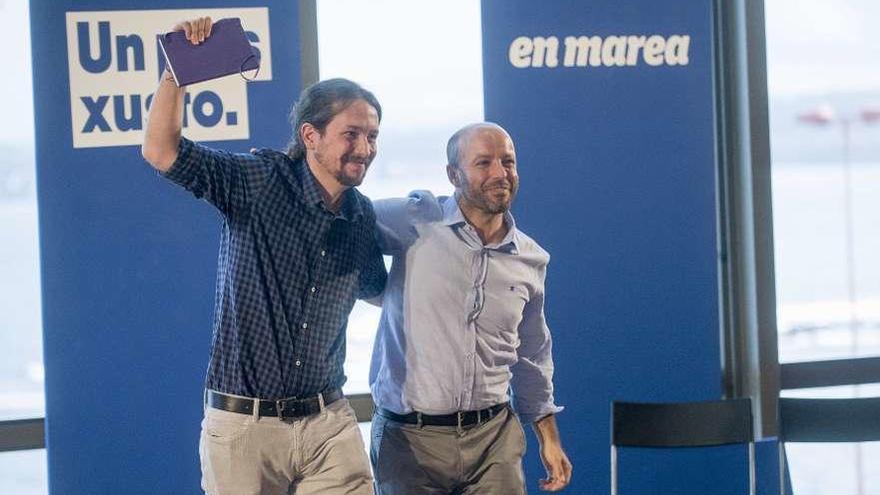 Iglesias y Luís Villares, en los buenos tiempos, en la campaña de las elecciones gallegas en 2016. // J.R.