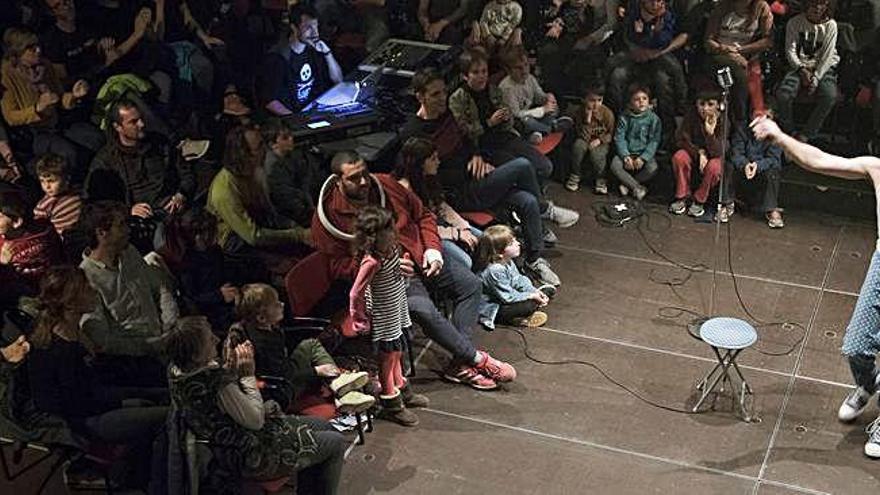 Oriol Garriga, Oli Clown, durant la posada en escena d&#039;«Olicopter», divendres a Manresa