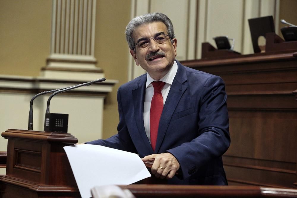 Pleno en el Parlamento de Canarias