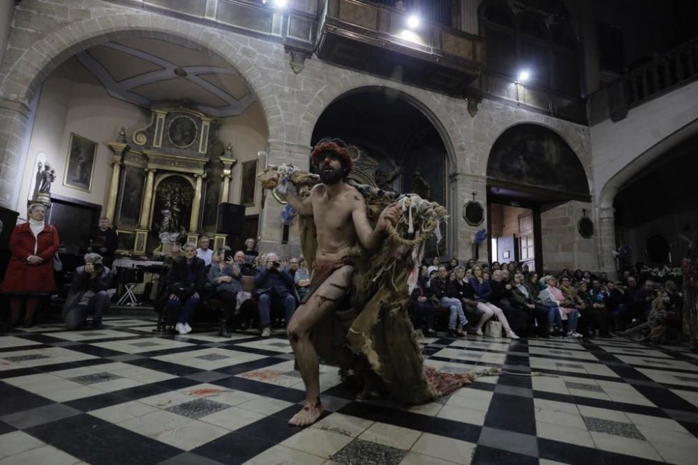 Un Via Crucis más intimista