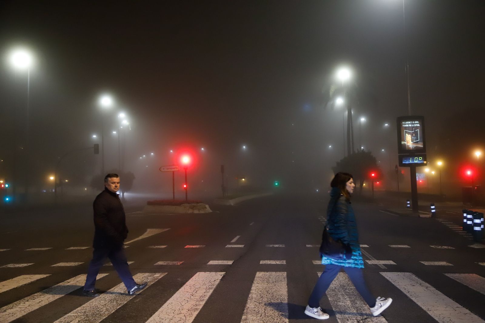 Córdoba amanece bajo una intensa niebla