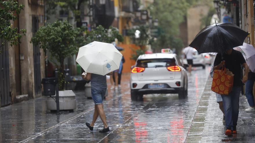 Alerta naranja por lluvias que podrían dejar hasta 50 litros en una hora