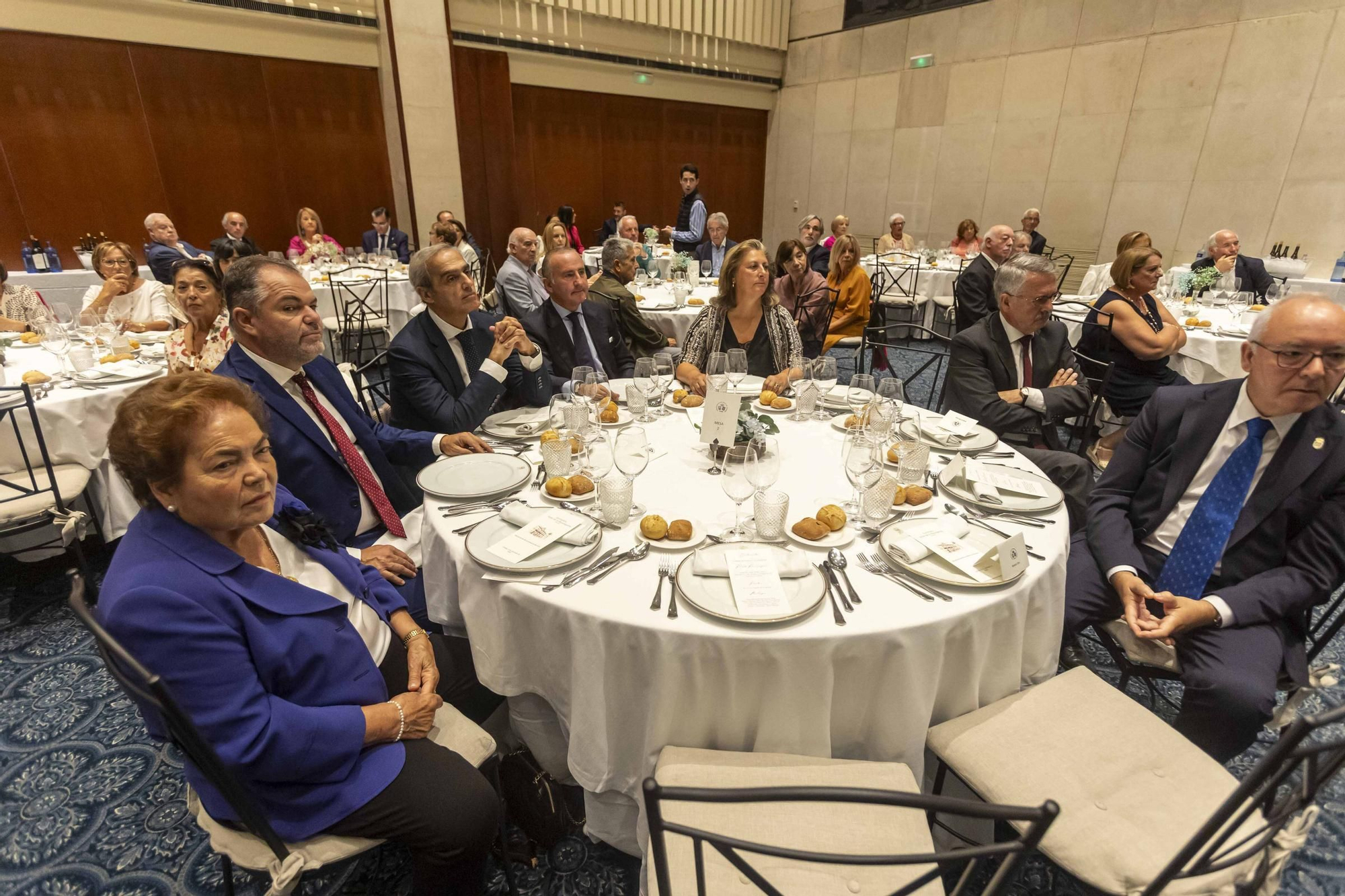 La Asociación Día de Galicia en Asturias entrega su medalla de oro a Adrián Barbón y Carmen Moriyón