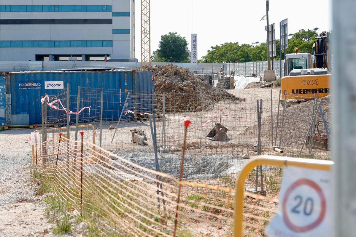 Obras en el nuevo hospital Quirón en el barrio de Malilla.