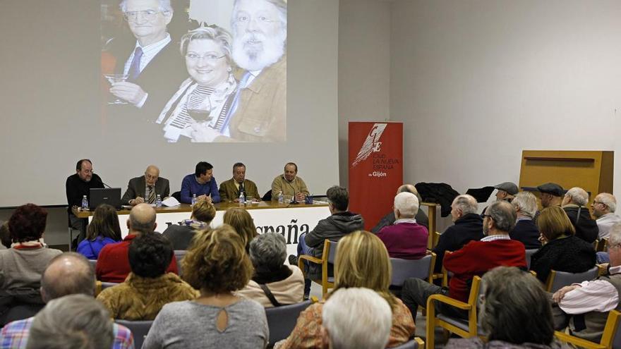 Homenaje a Pérez Las Clotas y Dioni Viña en el CLub LA NUEVA ESPAÑA de Gijón.