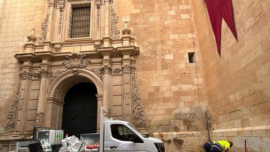Las catas sobre el grosor del suelo del entorno de Santa María en Elche ponen fin a la fase previa y el lunes comienzan las obras
