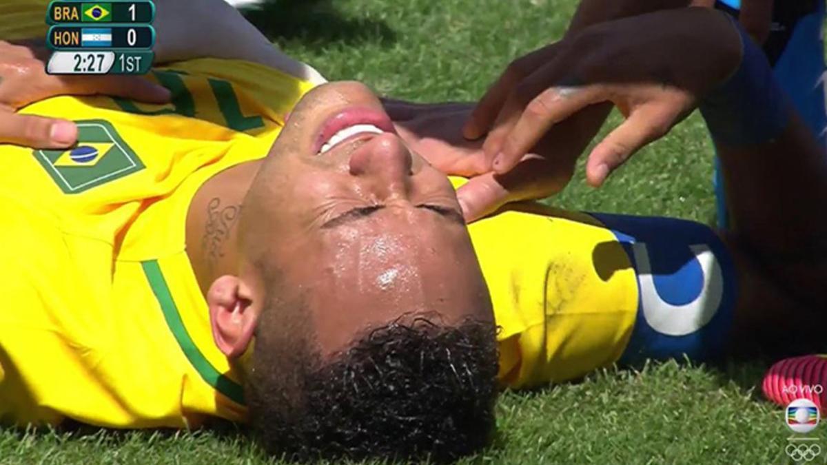 Neymar tuvo que ser atendido