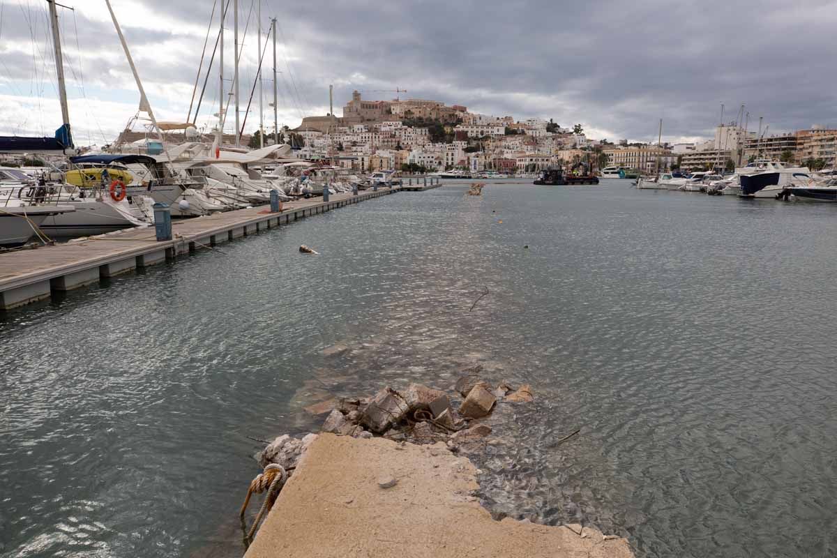 Cambio de pantalanes en el Club Náutico de Ibiza