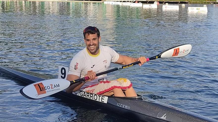 Carlos Garrote, feliz tras su victoria en el K-1 200 en Pontillón