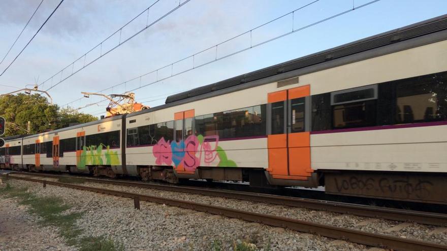 Un dels trens de Rodalies de la línia Portbou-Barcelona.