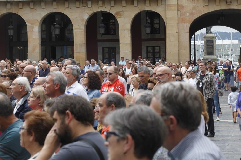 Minuto de silencio en Gijón