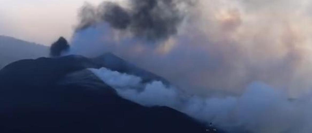 Erupción este viernes del volcán de La Palma vista El Paso