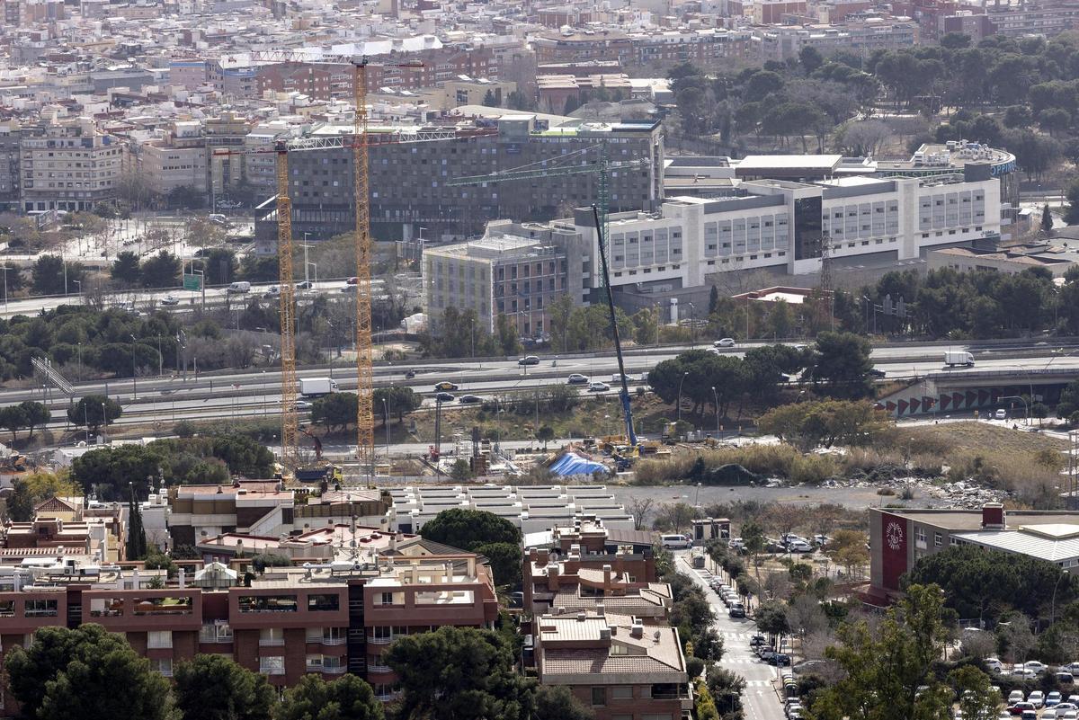 Panorámica de la Av. Diagonal a la altura de Esplugues, donde ya están en marcha las obras del proyecto 'Porta Diagonal'.