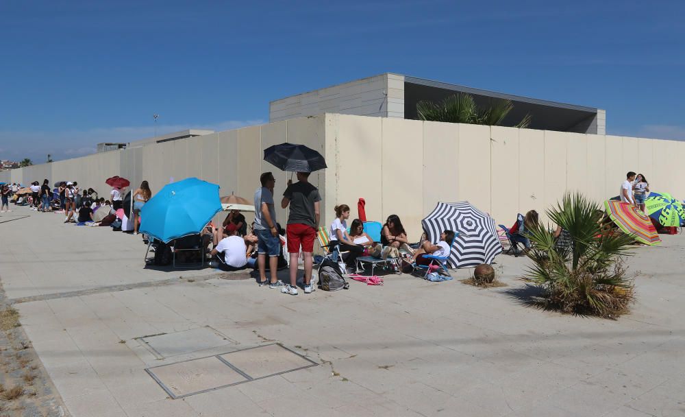 Colas para el concierto de OT en Málaga.