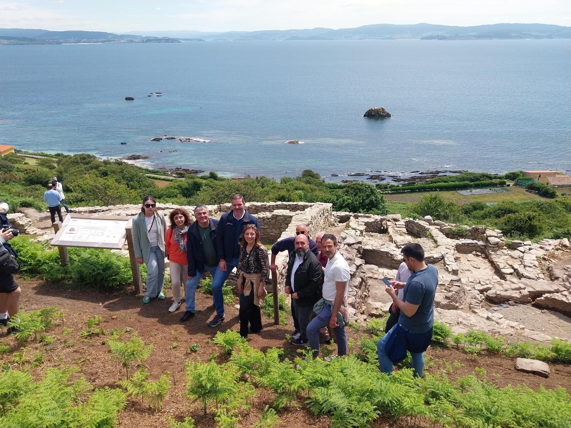 Visita a la isla de Ons: la antigua capilla de San Xaquín y el yacimiento de Castelo dos Mouros