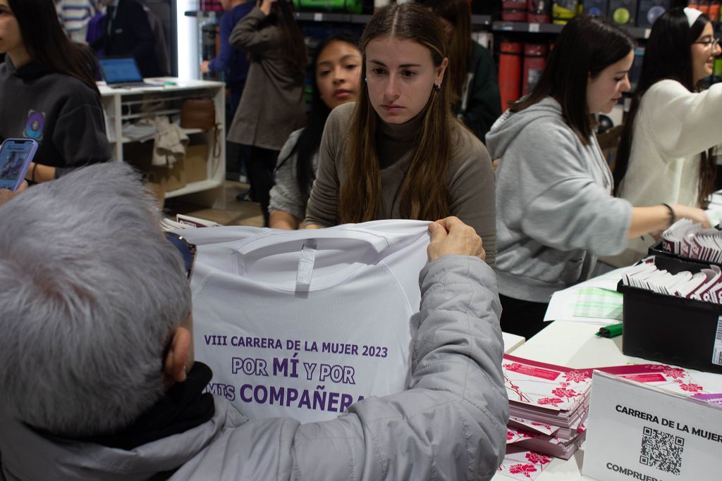 Entrega de dorsales de la Carrera de la Mujer 2023 (viernes por la mañana)