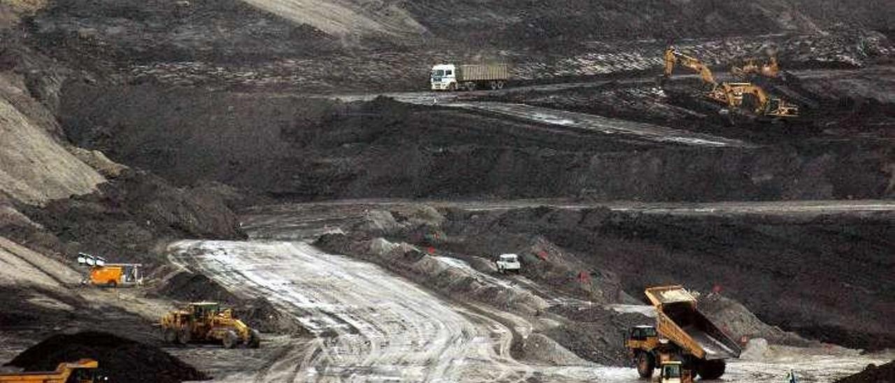 La mina a cielo abierto de Ariño, que sigue en activo.