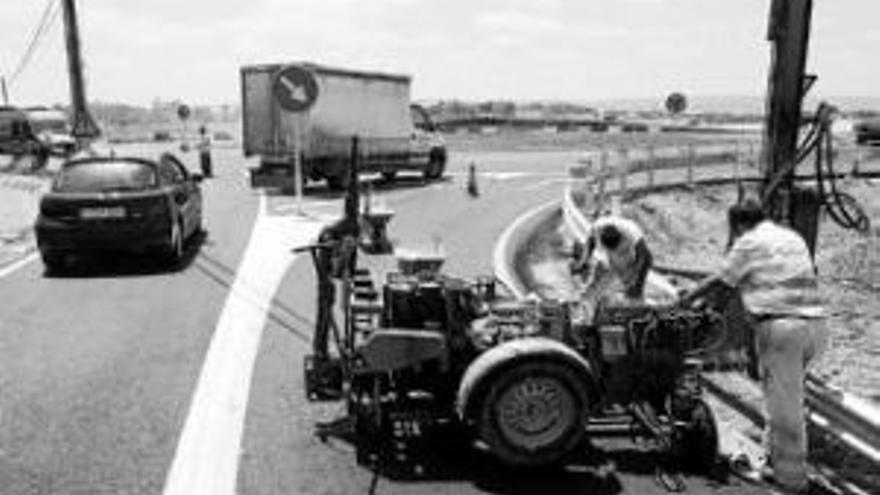 Abiertos al tráfico una rotonda y un desvío en el aeropuerto