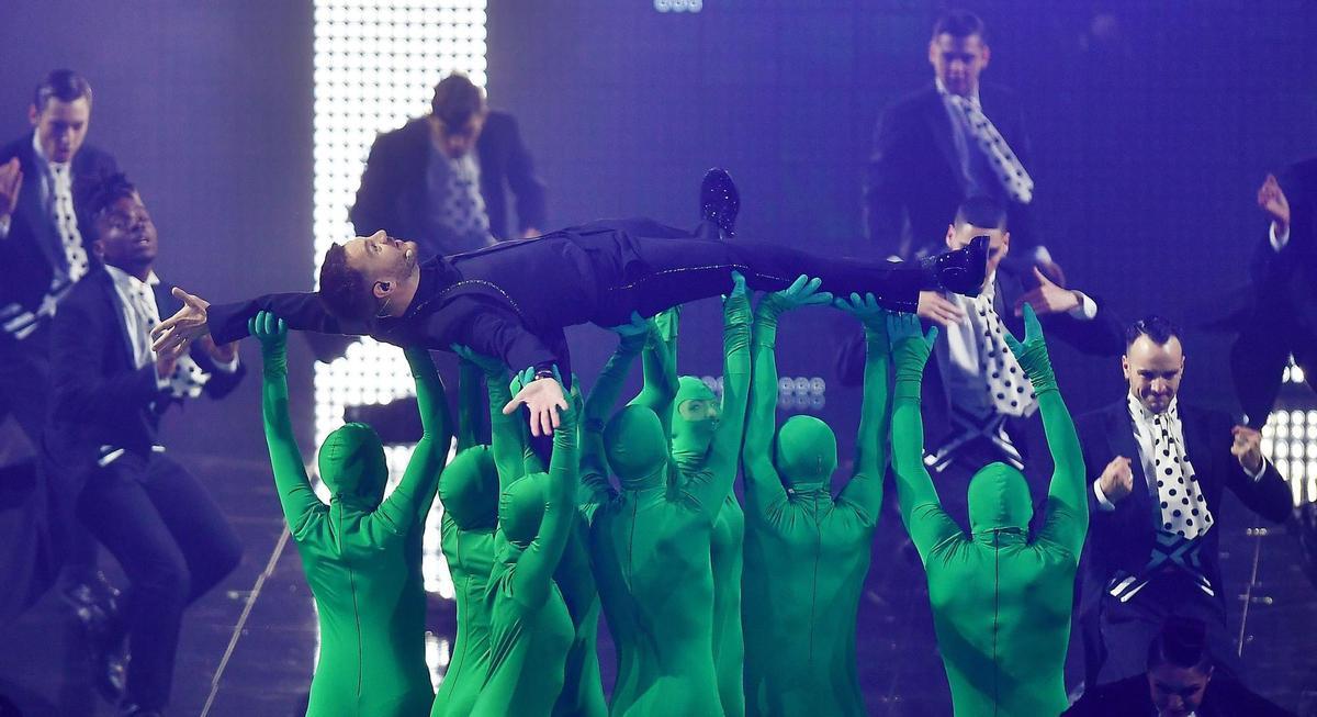 Turin (Italy), 12/05/2022.- Alessandro Cattelan (top) performs as he hosts the Second Semifinal of the 66th annual Eurovision Song Contest (ESC 2022) in Turin, Italy, 12 May 2022. The international song contest has two semifinals on 10 and 12 May, and a grand final on 14 May 2022. (Italia) EFE/EPA/Alessandro Di Marco