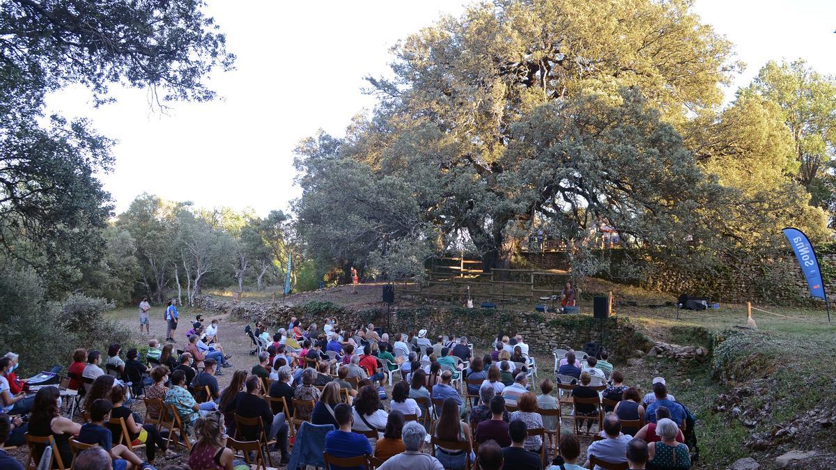 Dom La Nena actuó en la carrasca de Lecina en uno de los conciertos más especiales.