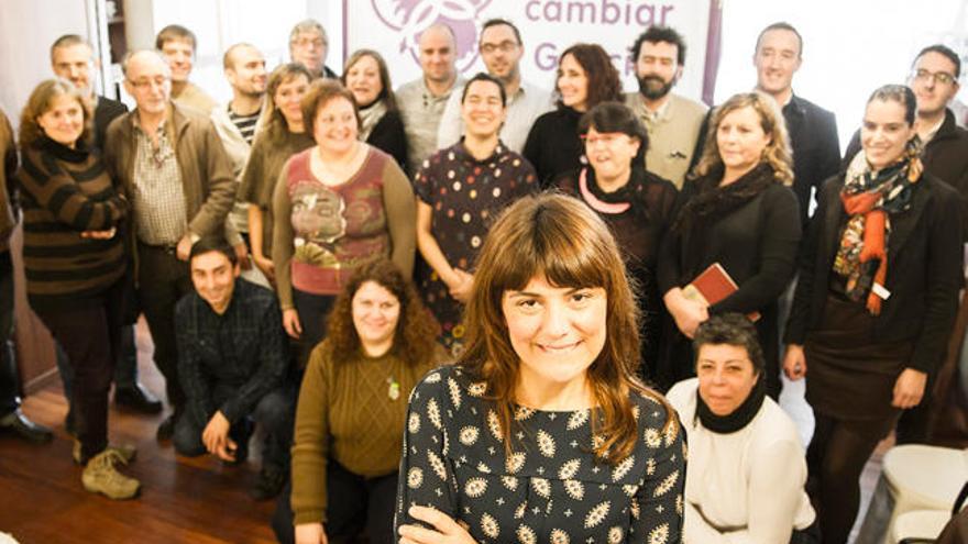 Ana Sánchez (centro), con el equipo con el que optó a dirigir Podemos Galicia // O. Corral