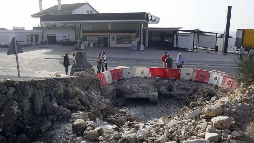 Los destrozos de la crecida del río Seca todavía se apreciaban ayer en Viladesuso.