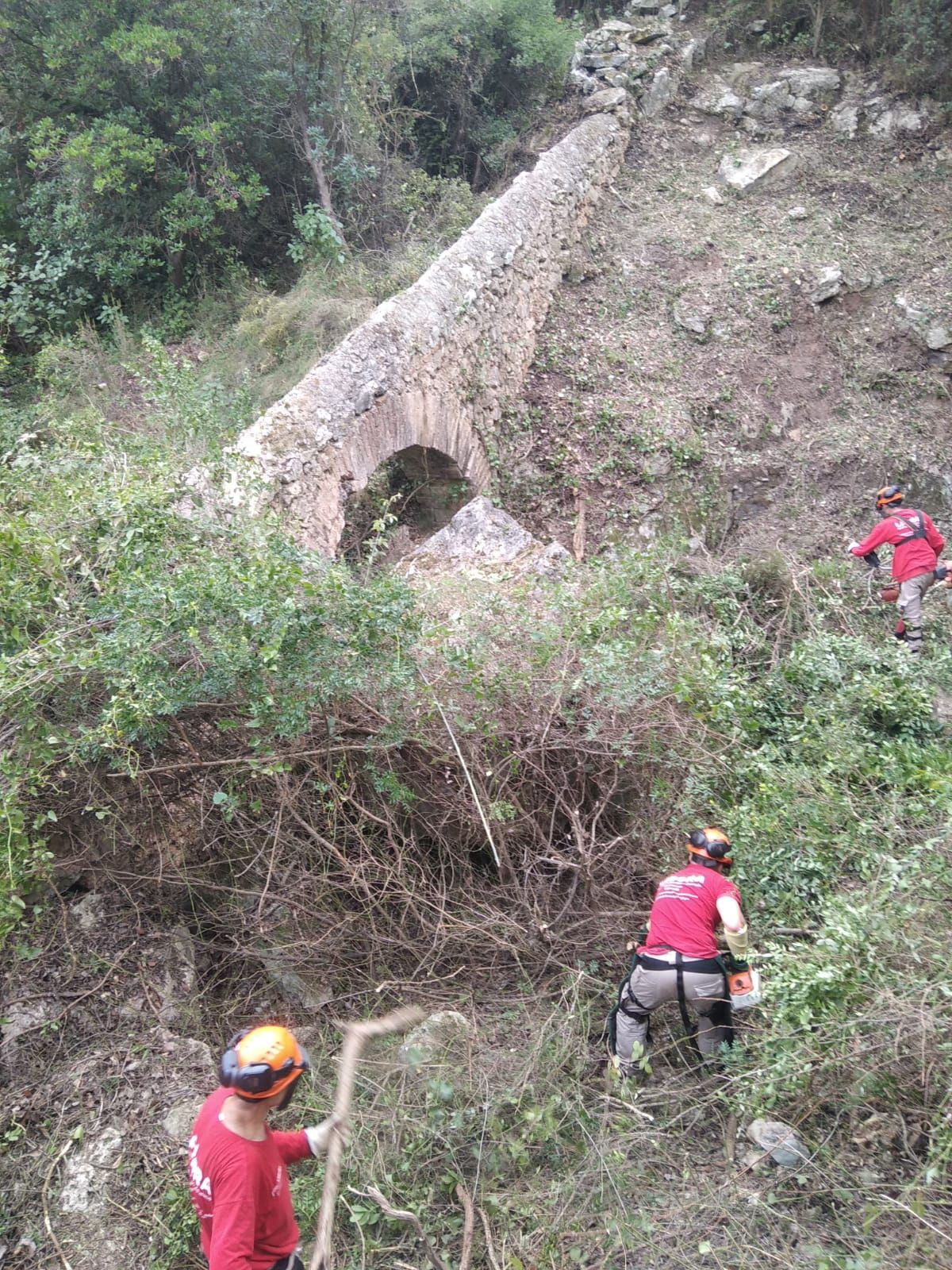 Las labores para descubrir los dos tramos del acueducto.