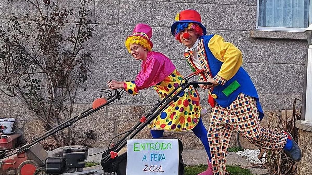 Los usuarios de la Residencia de Mayores Santa Ana de Ponteareas celebraron ayer el Entroido disfrazados de cocineros. | // D.P.