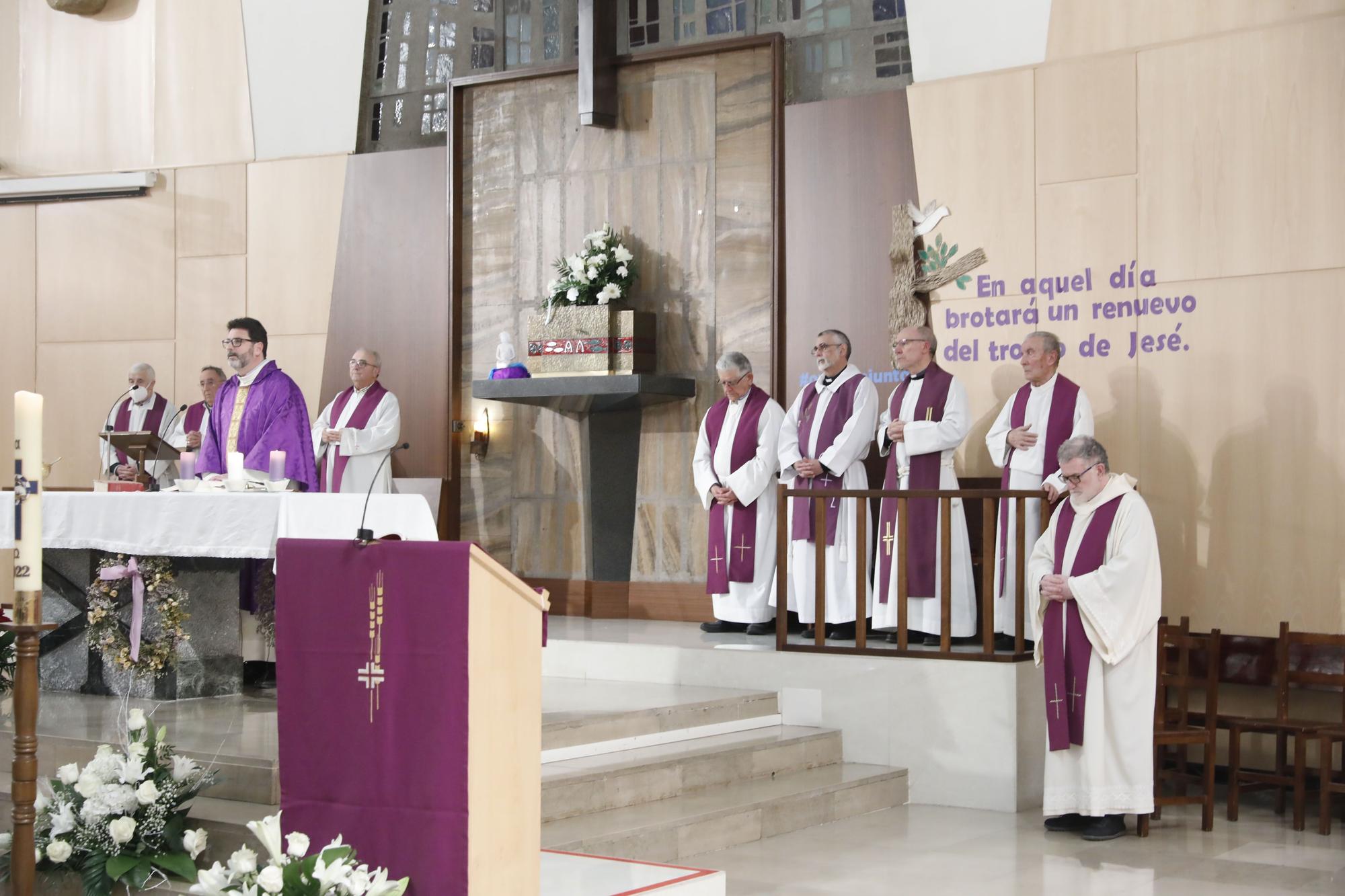 En imágenes: Multitudinaria despedida en el Corazón de María a Pilar Méndez, exdirectora de Cáritas en Gijón y exprofesora del Codema