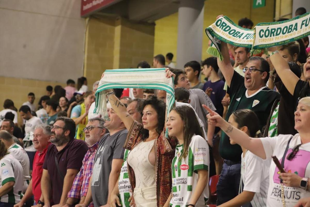 Aficionados en Vista Alegre en el Córdoba Futsal-Jaén Paraíso Interior.