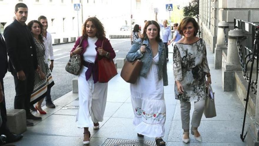 PSOE y Podemos acuden con "todas las esperanzas" y optimismo a la reunión