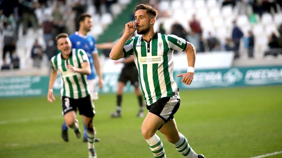 Omar Perdomo festeja su gol contra el Xerez Deportivo FC en El Arcángel.