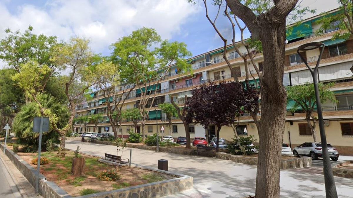 Parque de Alcosa de Alfafar donde fue localizada la menor de cuatro años a pie de calle.