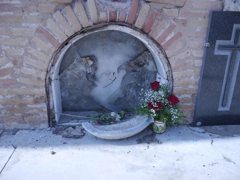 Homenaje a los enterrados más antguos en el cementerio de Valencia