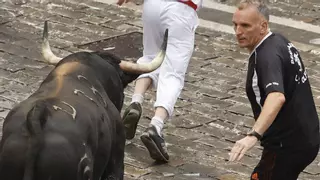 Seis heridos trasladados al hospital en el primer encierro de San Fermín 2025