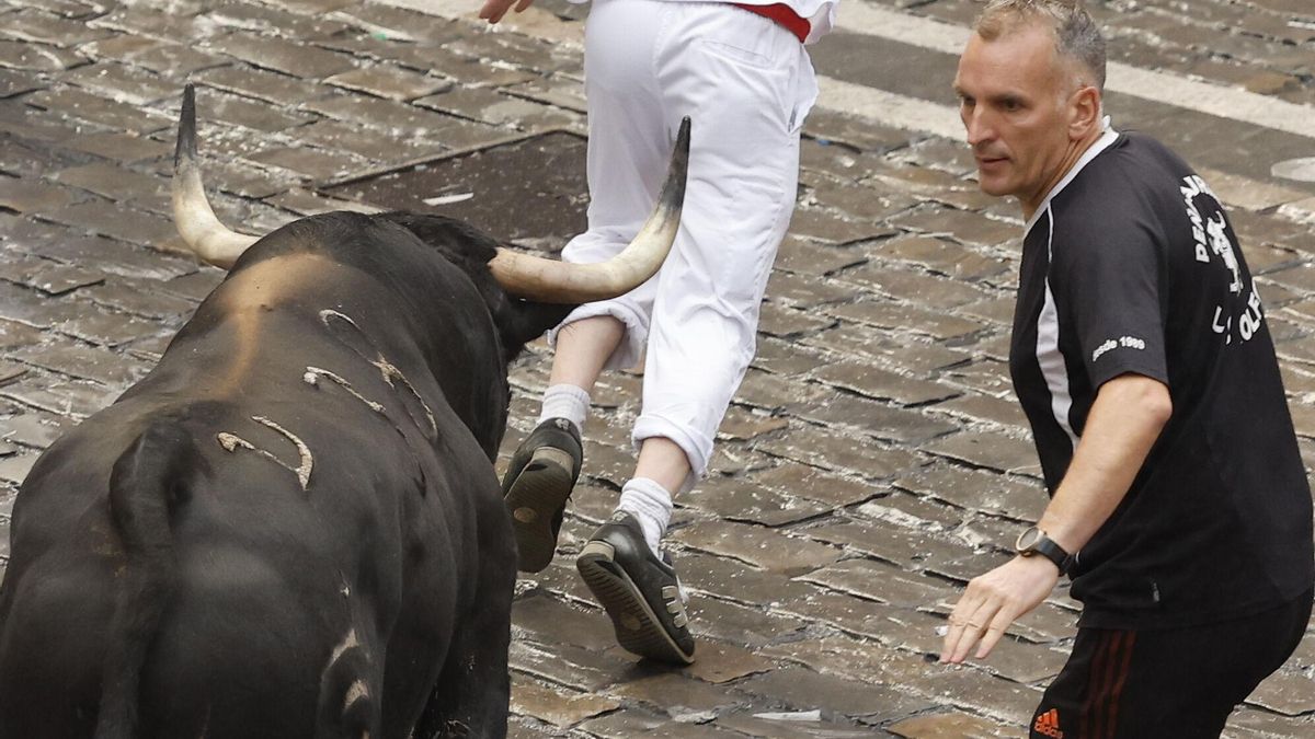 Seis heridos trasladados al hospital en el primer encierro de San Fermín  2025