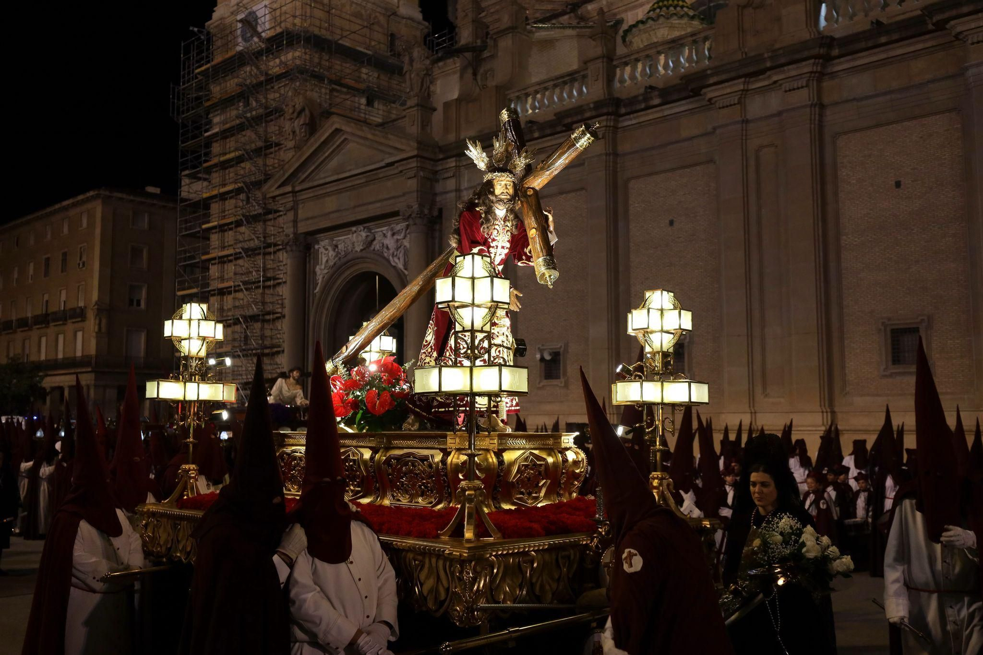 En imágenes | Zaragoza se conmueve con el 'Encuentro' de Jesús del Calvario y la Virgen de los Dolores