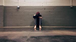 Els traumes infantils multipliquen per quatre el risc de tenir depressió