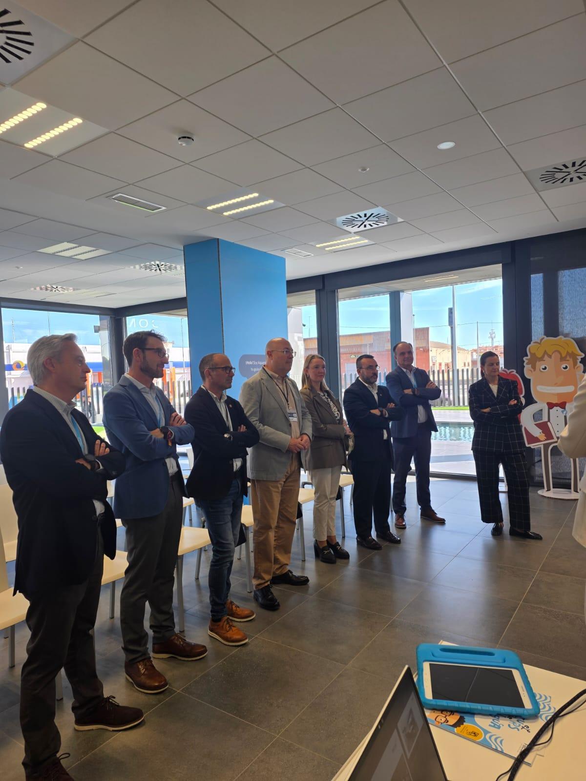 Otra foto de la visita a las instalaciones de Facsa.