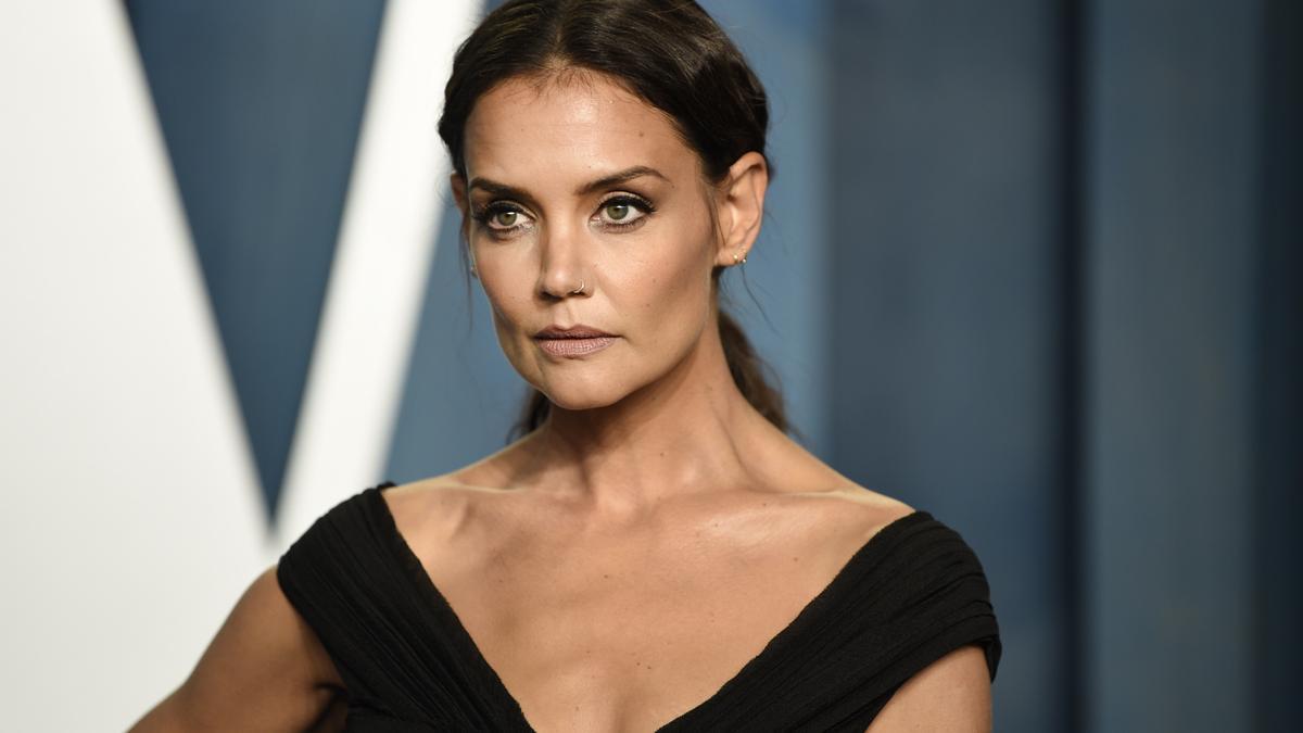 Katie Holmes recupera su look más salvaje (con piercing en la nariz) en la fiesta post Oscar