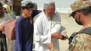 Tras la llegada de los talibanes, empieza el éxodo afgano