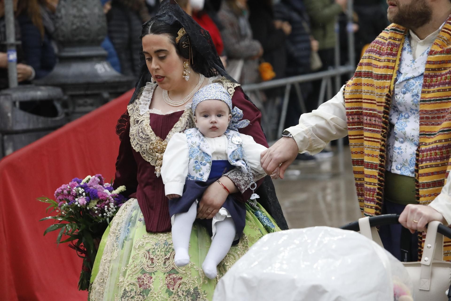 Búscate en el primer día de ofrenda por la calle Quart (entre las 18:00 a las 19:00 horas)