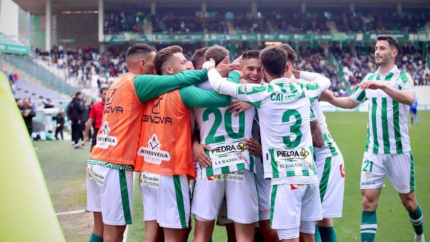 El Córdoba CF, a la caza de su techo estadístico y con el ascenso de trasfondo