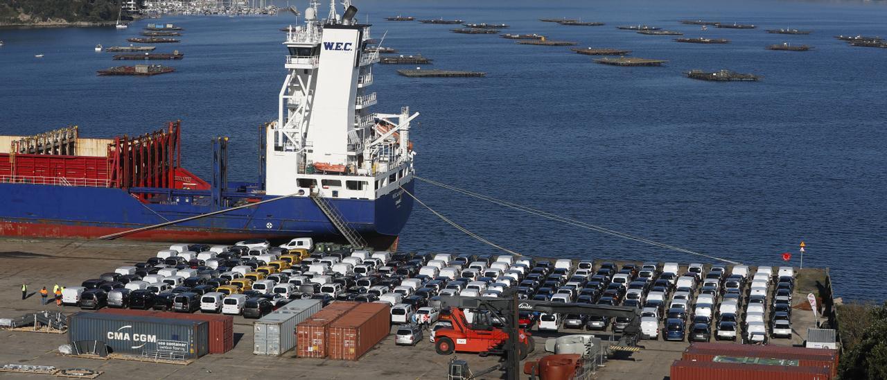 La antigua terminal de granito de Rande, ahora con vehículos de Stellantis.