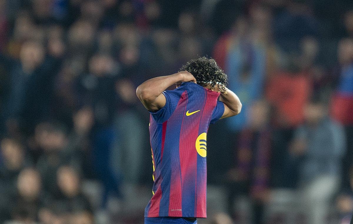 Al Barça se le escurre la vida en un minuto