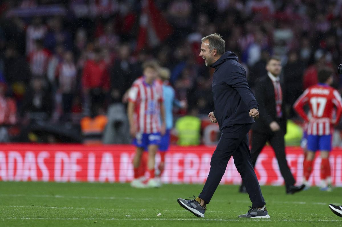 Flick y los jugadores lo celebraron por todo lo alto en el césped del Metropolitano Flick y los jugadores lo celebraron por todo lo alto en el césped del Metropolitano