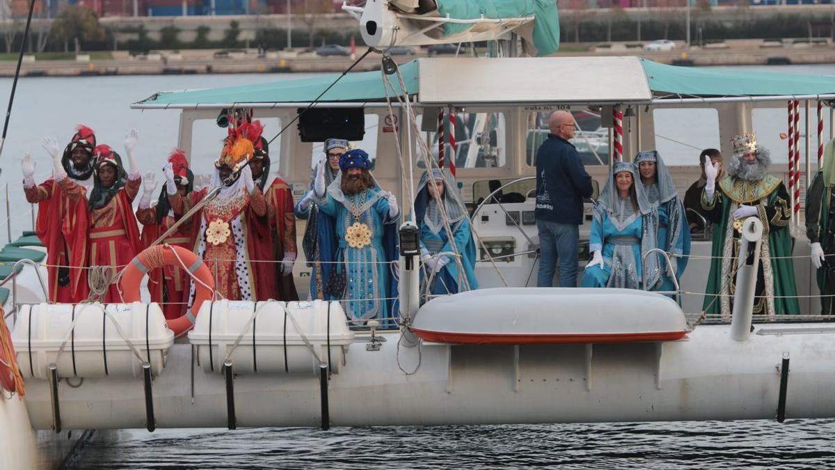 Los Reyes Magos llegan a la Marina.