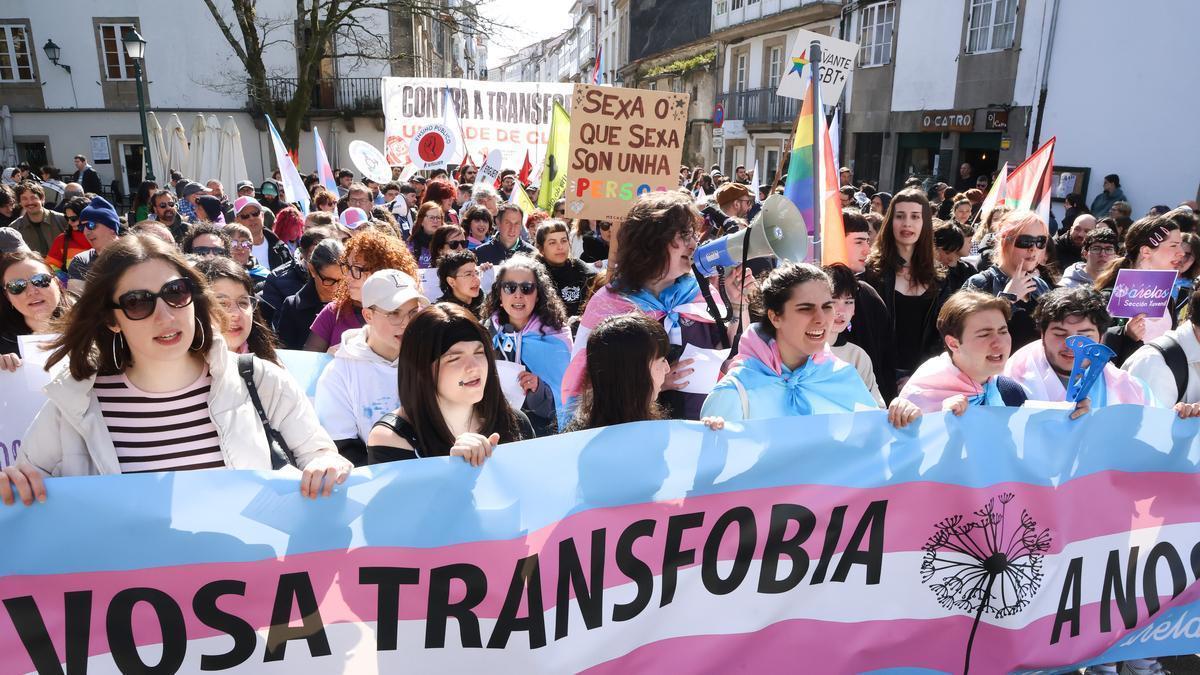 Un millar de personas protestan en Santiago contra la transfobia y exigen más derechos para el colectivo trans
