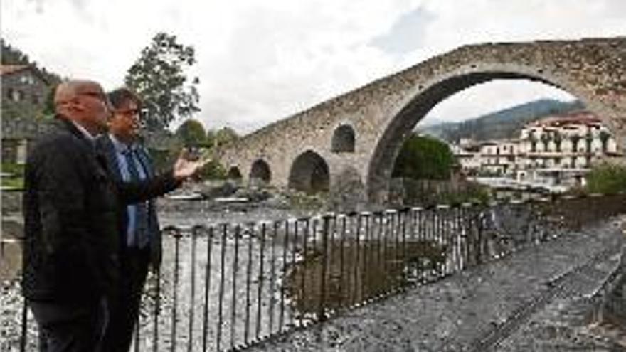 El president de la Diputació de Girona amb l&#039;alcalde de Camprodon.